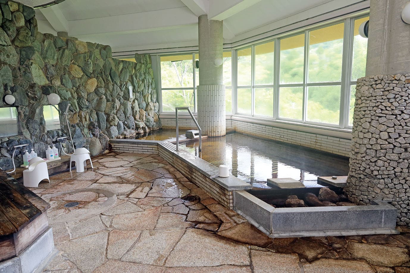 四季芳る 美郷の湯